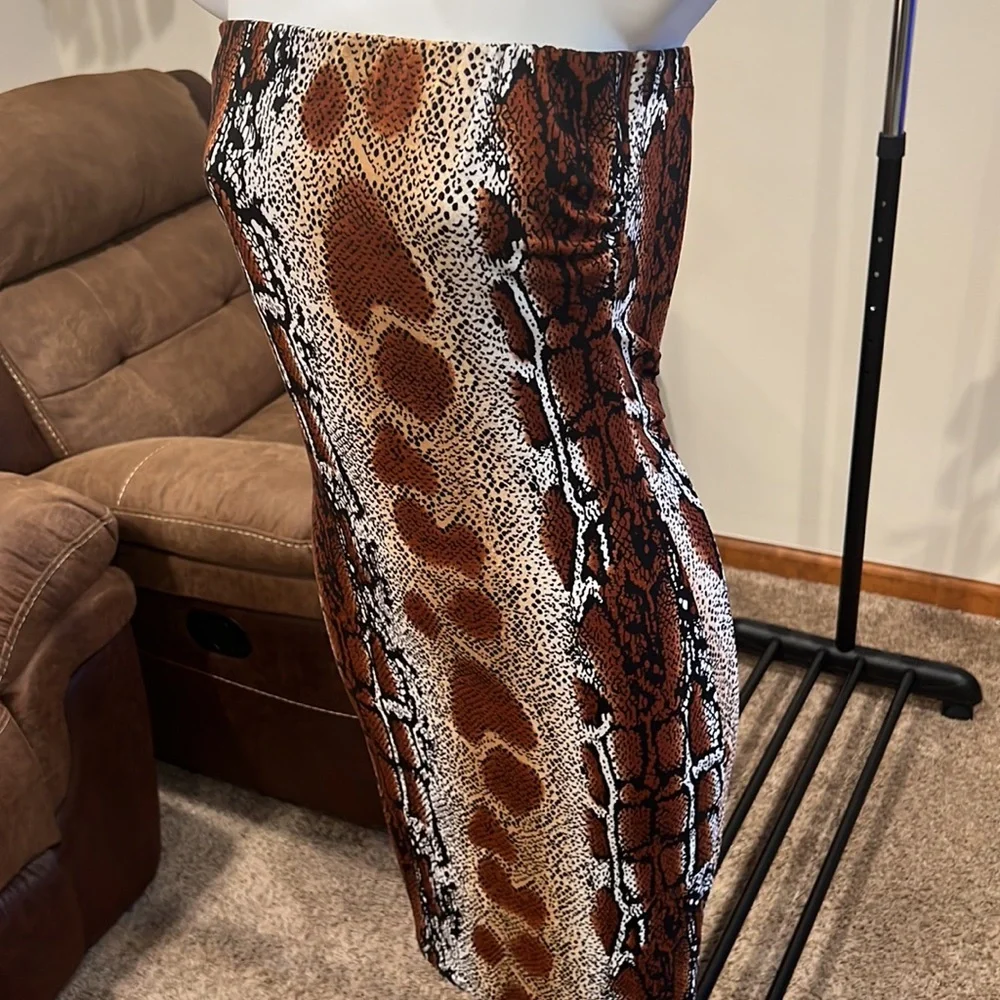 BodyCon Strapless Animal Print Dress - Picture 3 of 3